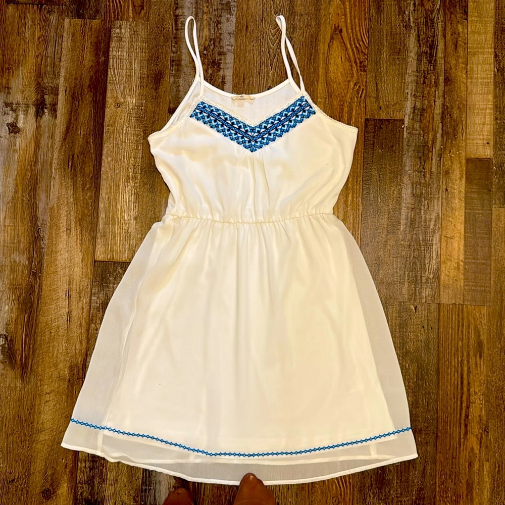 White and Blue Embroidered Women’s Dress Size Large